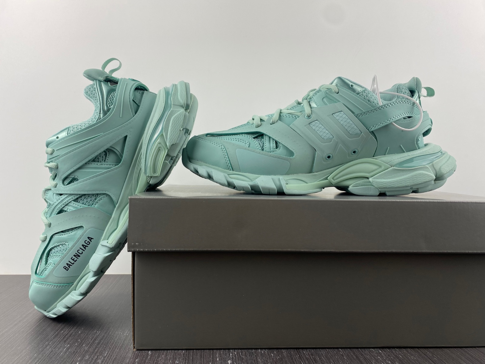 Ba*len*cia*ga track  542023 w2la2 4010