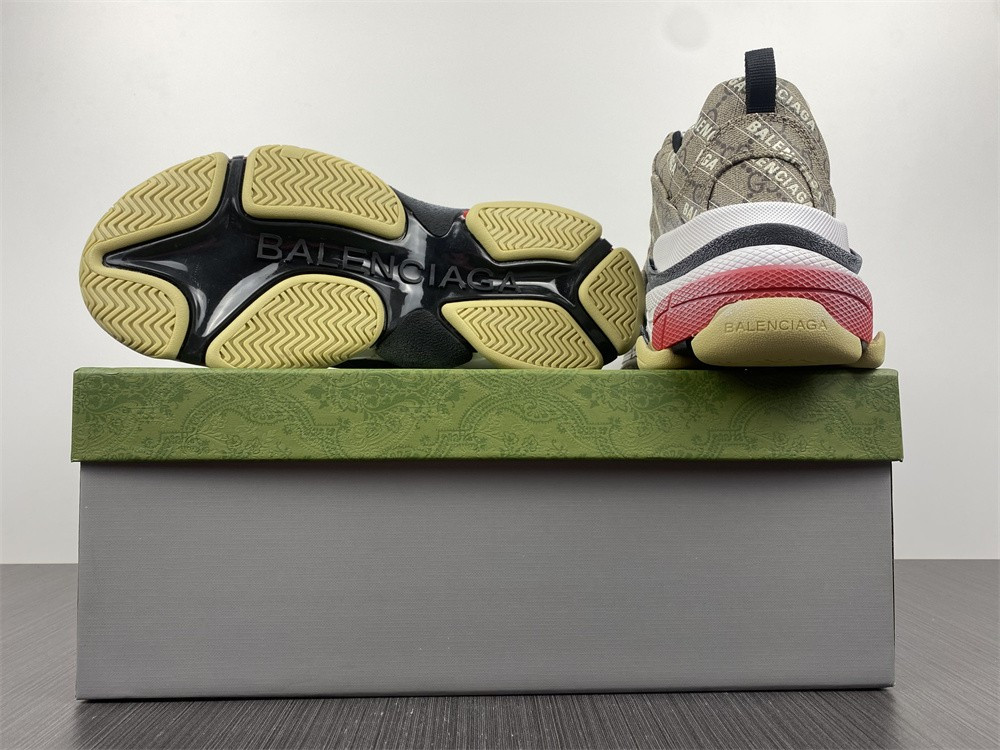 Ba*len*cia*ga 1.0 677192 ulz10 9795