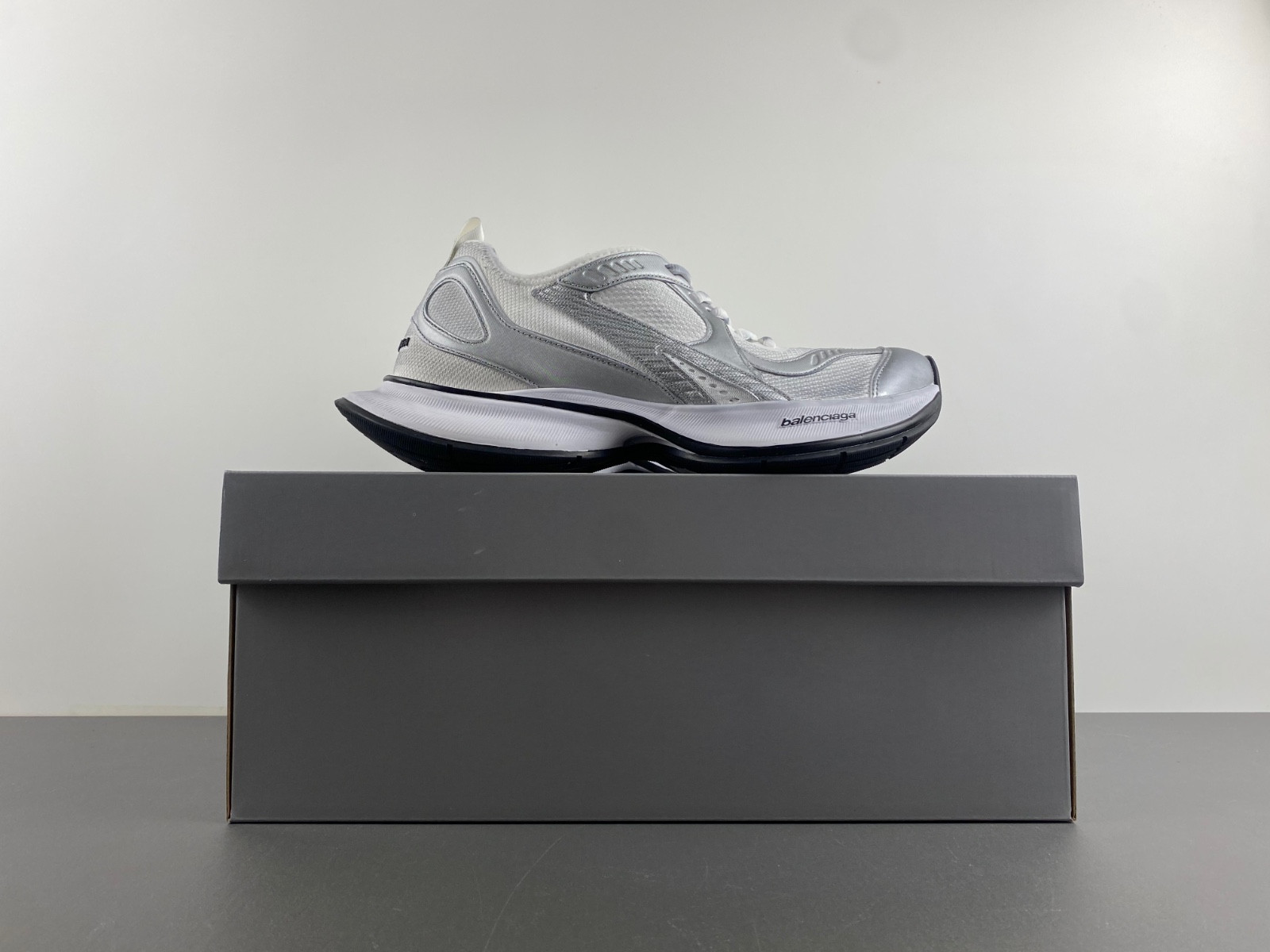 Ba*len*cia*ga runner 793945 wflgy 9100
