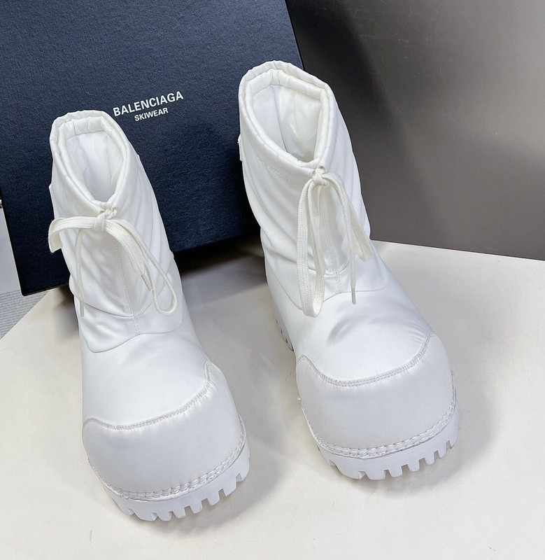 Ba*len*cia*ga boots
