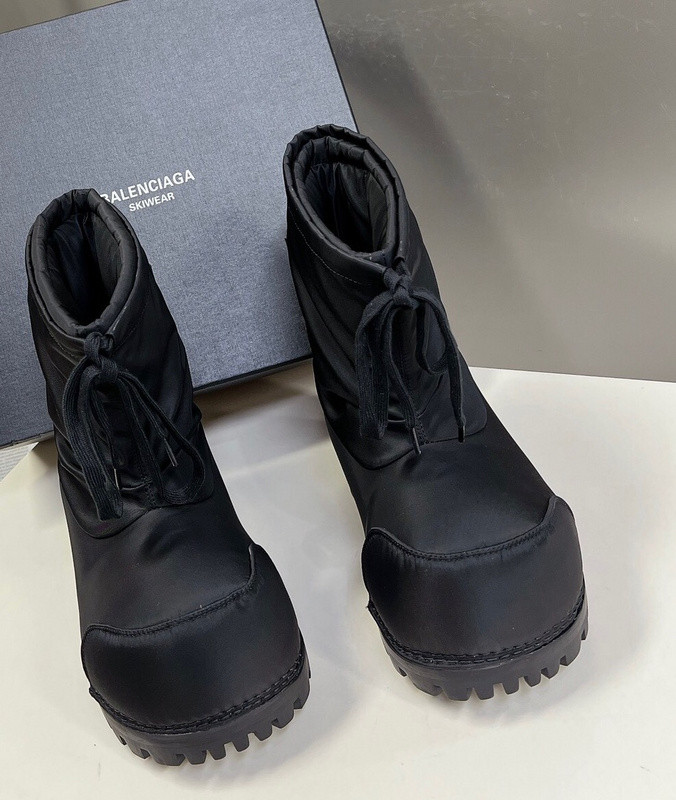 Ba*len*cia*ga boots