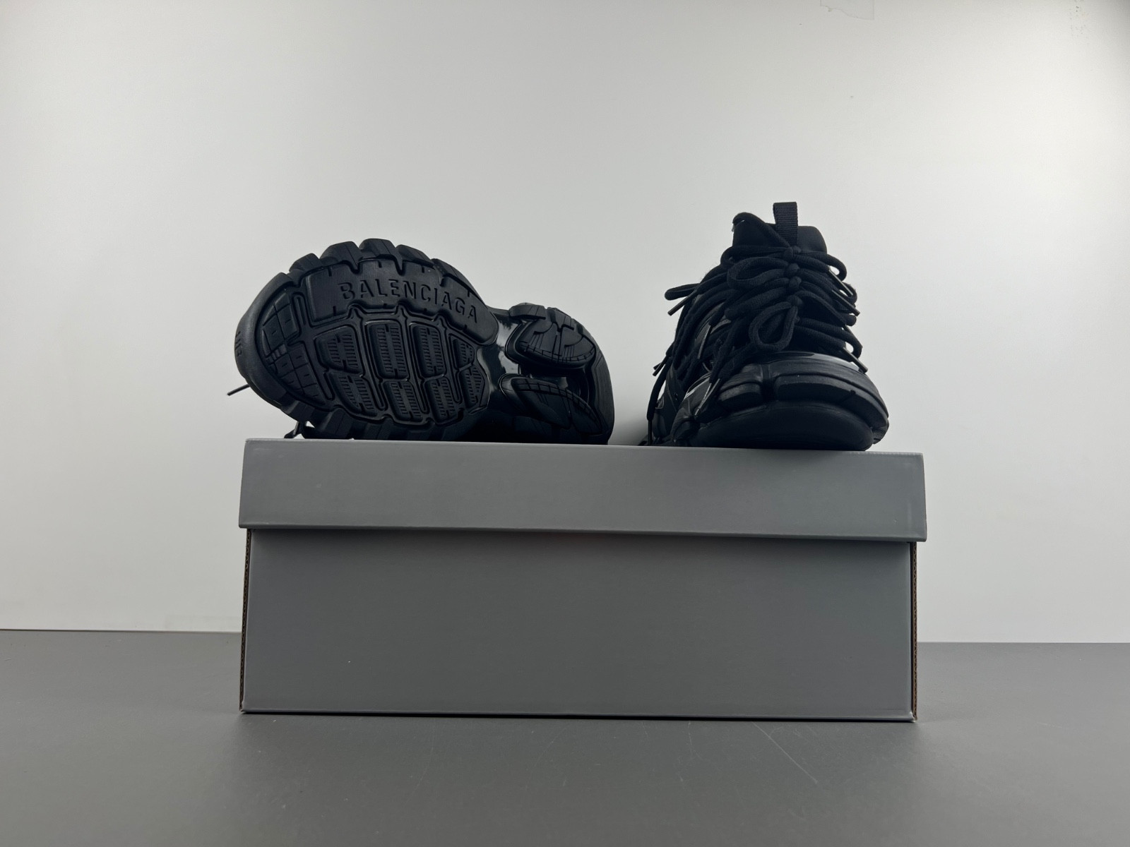 Ba*len*cia*ga track 786281 w3co1 1000