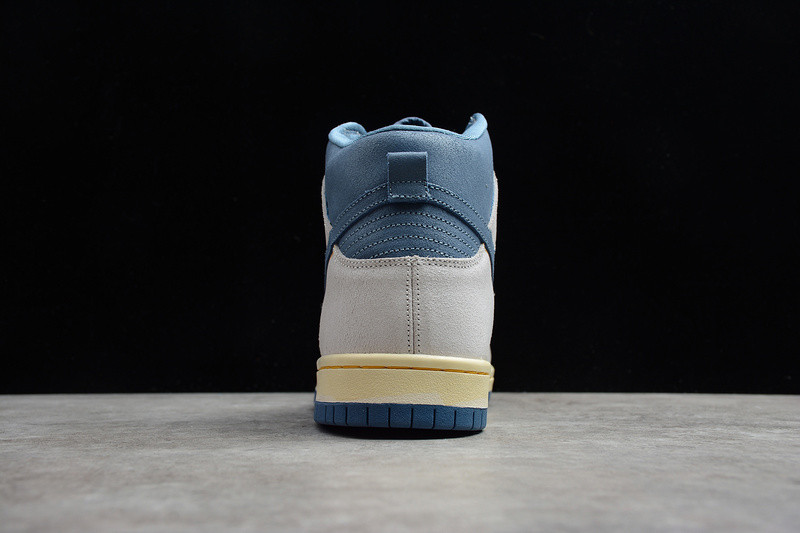 Atlas x Nike SB Dunk High CZ3334-100