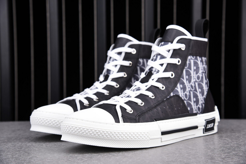 DR B23 High Top Sneaker