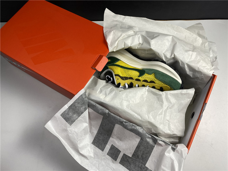 Nike Vaporwaffle sacai Tour Yellow CV1363-700