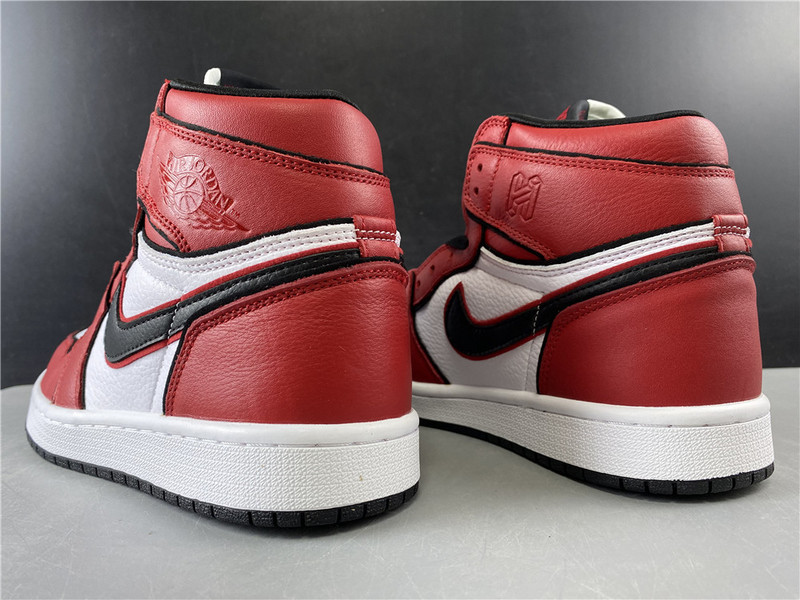 Air Jordan 1 High OG “Bloodline 2.0” 555088-129