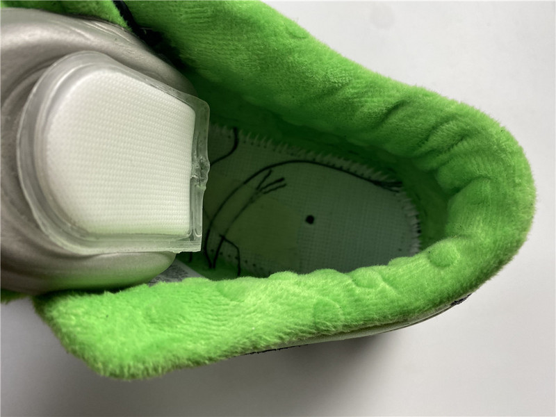 Nike SB Dunk Low “Stay Home”