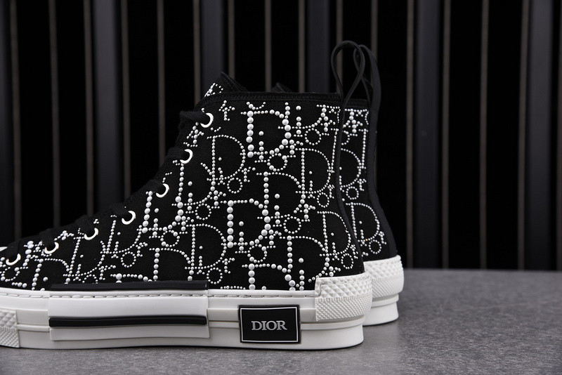 DR B23 High Top Sneaker