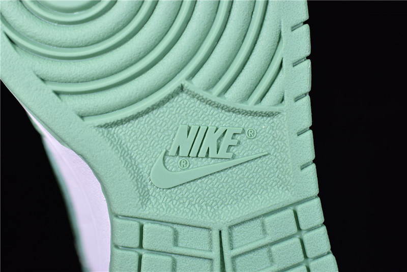 Nike SB Dunk Low Green Tender Powder CU1726-188