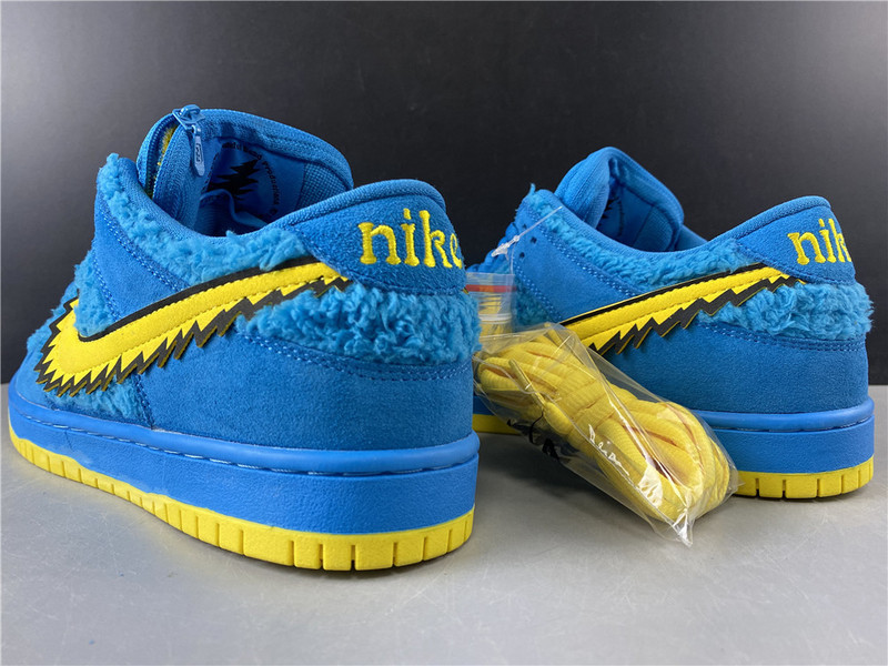 Grateful Dead x Nike SB Dunk Low 