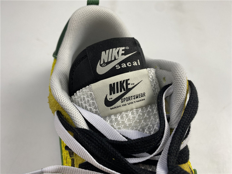 Nike Vaporwaffle sacai Tour Yellow CV1363-700