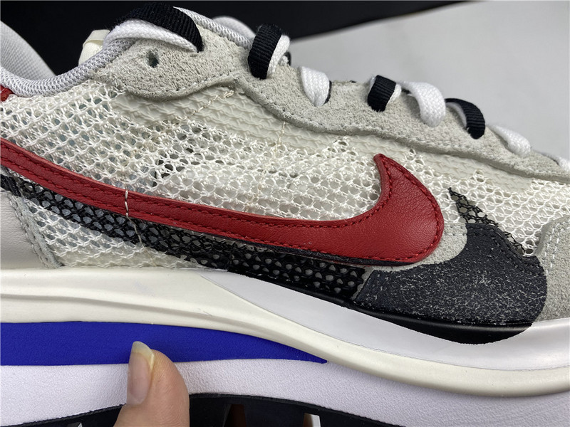 Sacai x Nike VaporWaffle “Royal Fuchsia”CV1363-100