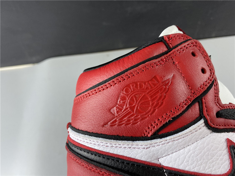 Air Jordan 1 High OG “Bloodline 2.0” 555088-129