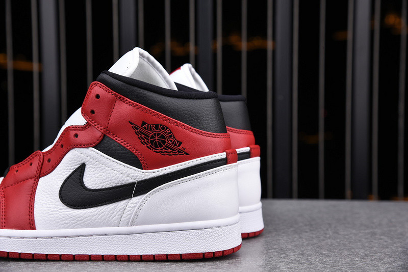 Air Jordan 1 Mid “Chicago” 554724-173