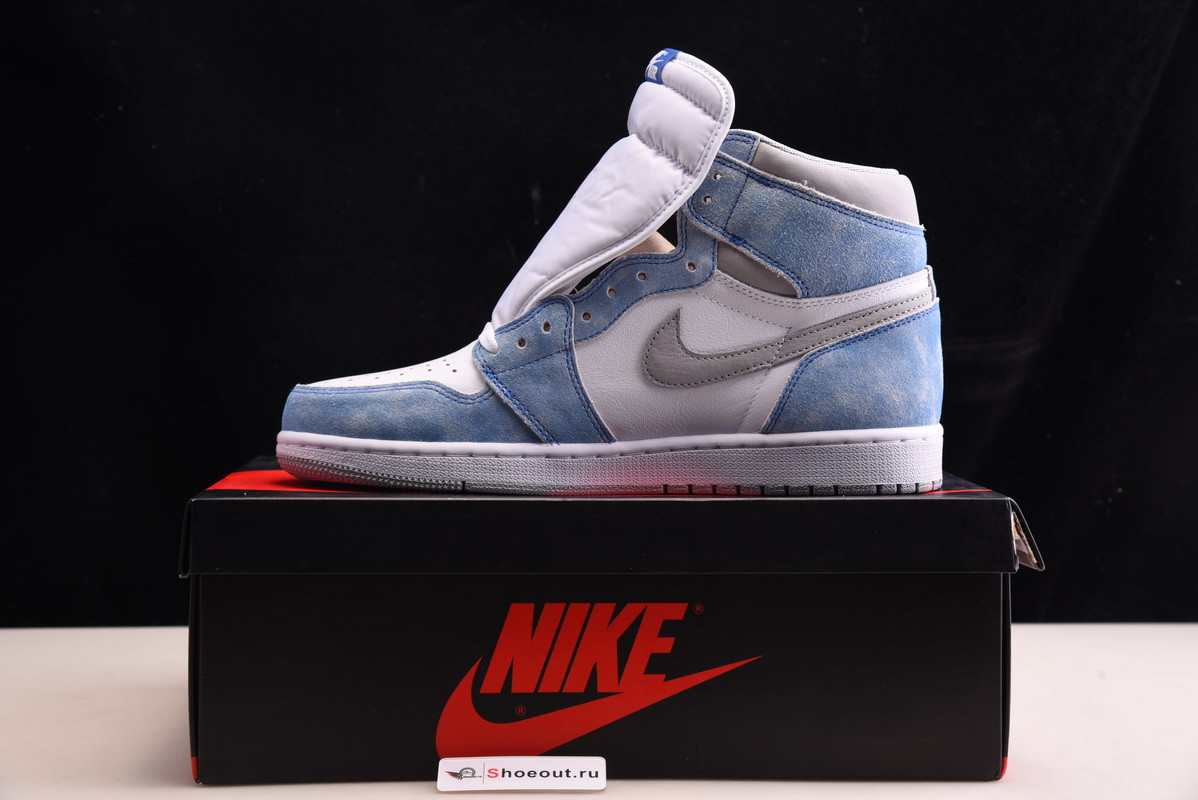 Air Jordan 1 High OG “Hyper Royal” 555088-402