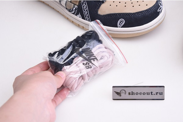 Travis Scott x Nike SB Dunk Low CT5053-001