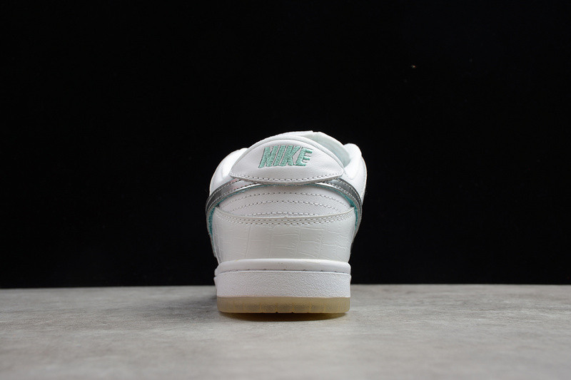 Diamond x Nike SB Dunk Low BV1310-100