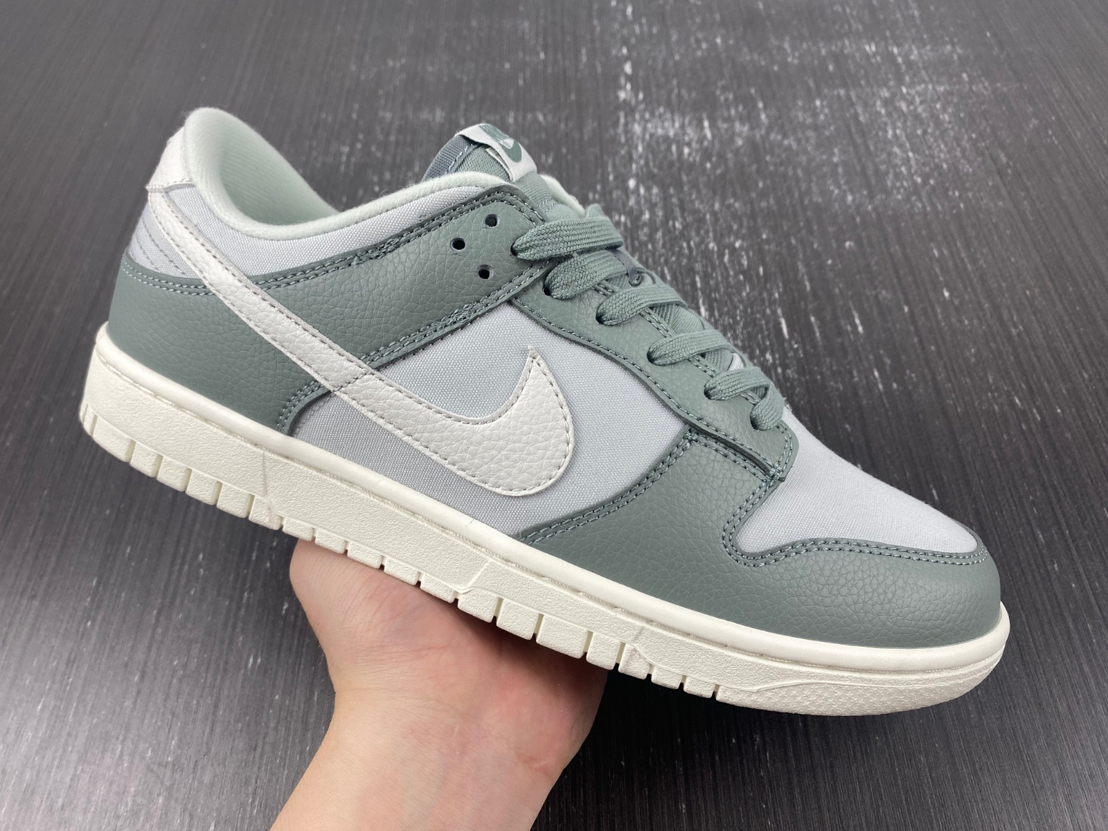 Nike Dunk Low “Mica Green” DV7212-300