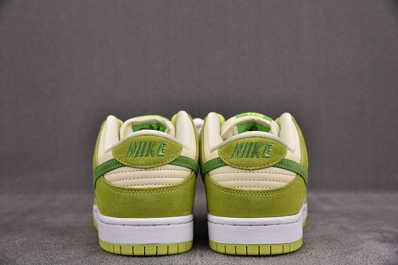 Nike SB Dunk Low “Green Apple” DM0807-300