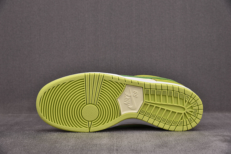 Nike SB Dunk Low “Green Apple” DM0807-300