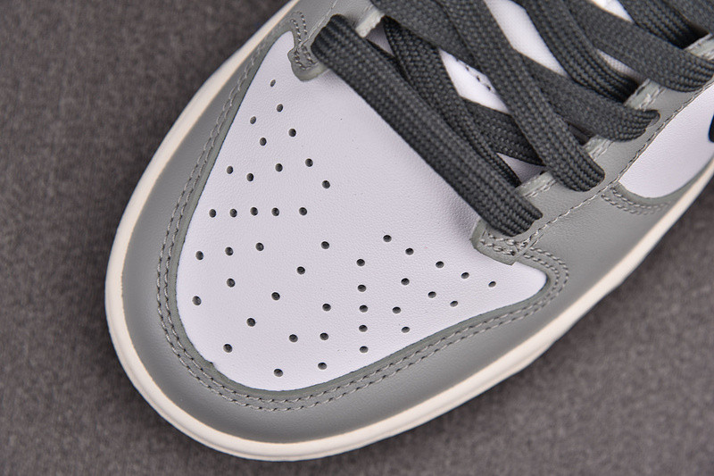 Dunk Low“Light Smoke Grey DD1503-117