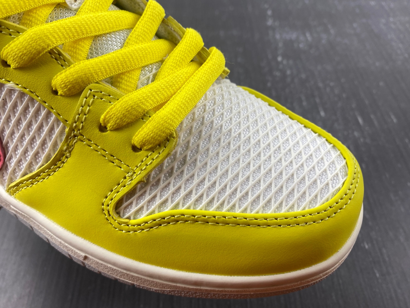 Nike SB Dunk Low “Be True” DX5933-900