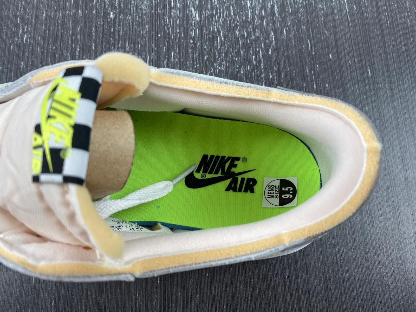 Jordan 1 Retro Low White Ghost Green Black  DM7837-103