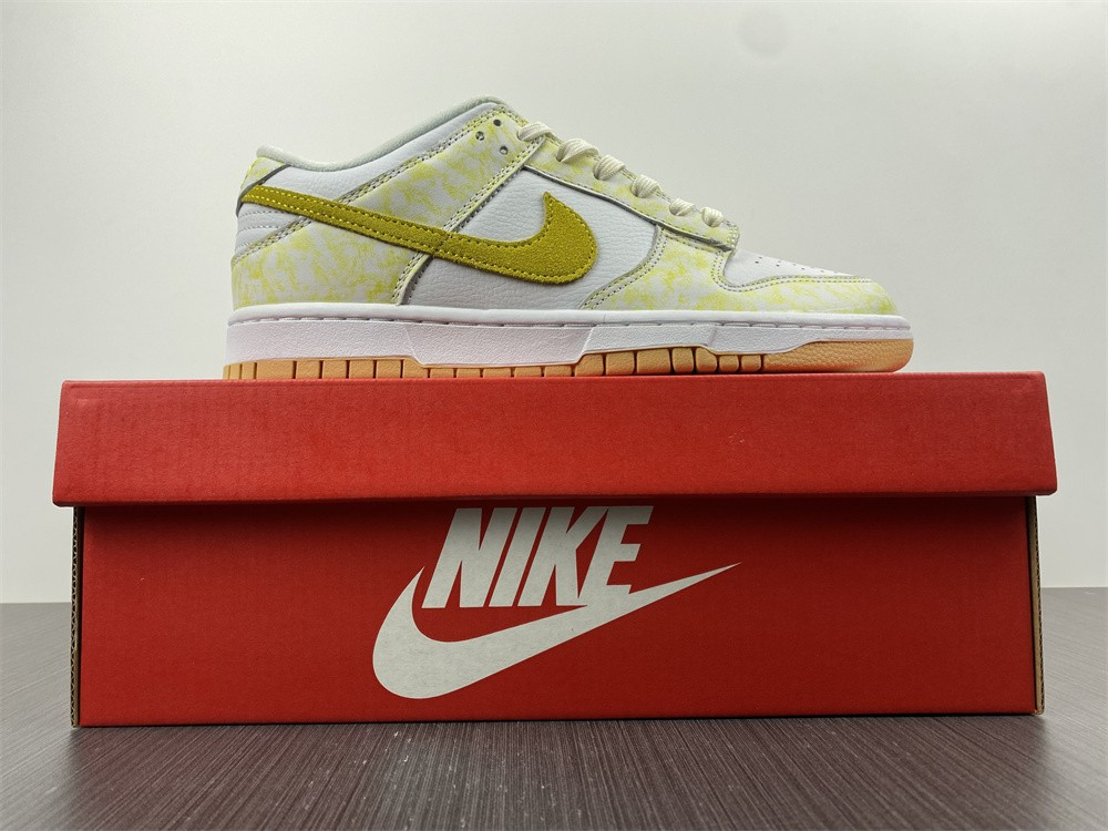 Nike Dunk Low WMNS “Yellow Strike” DM9467-700