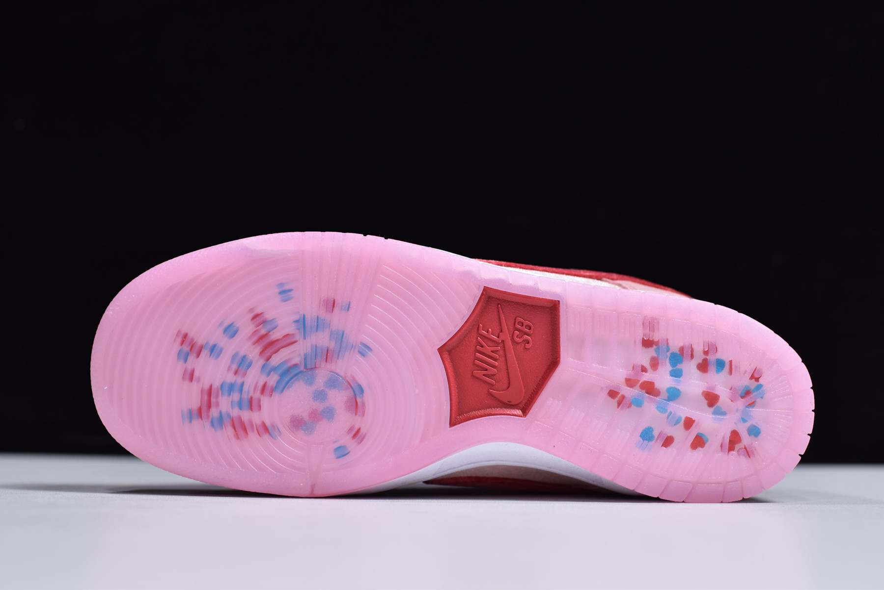 StrangeLove x Nike SB Dunk Low “Valentine’s Day” CT2552-800