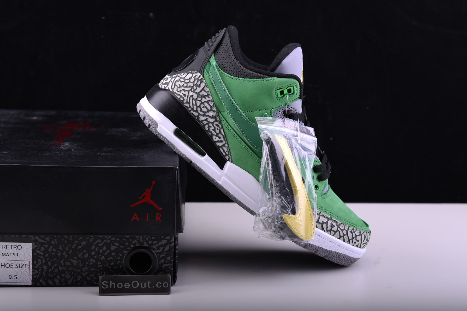 Air Jordan 3 Retro Tinker Oregon Ducks PE shoes