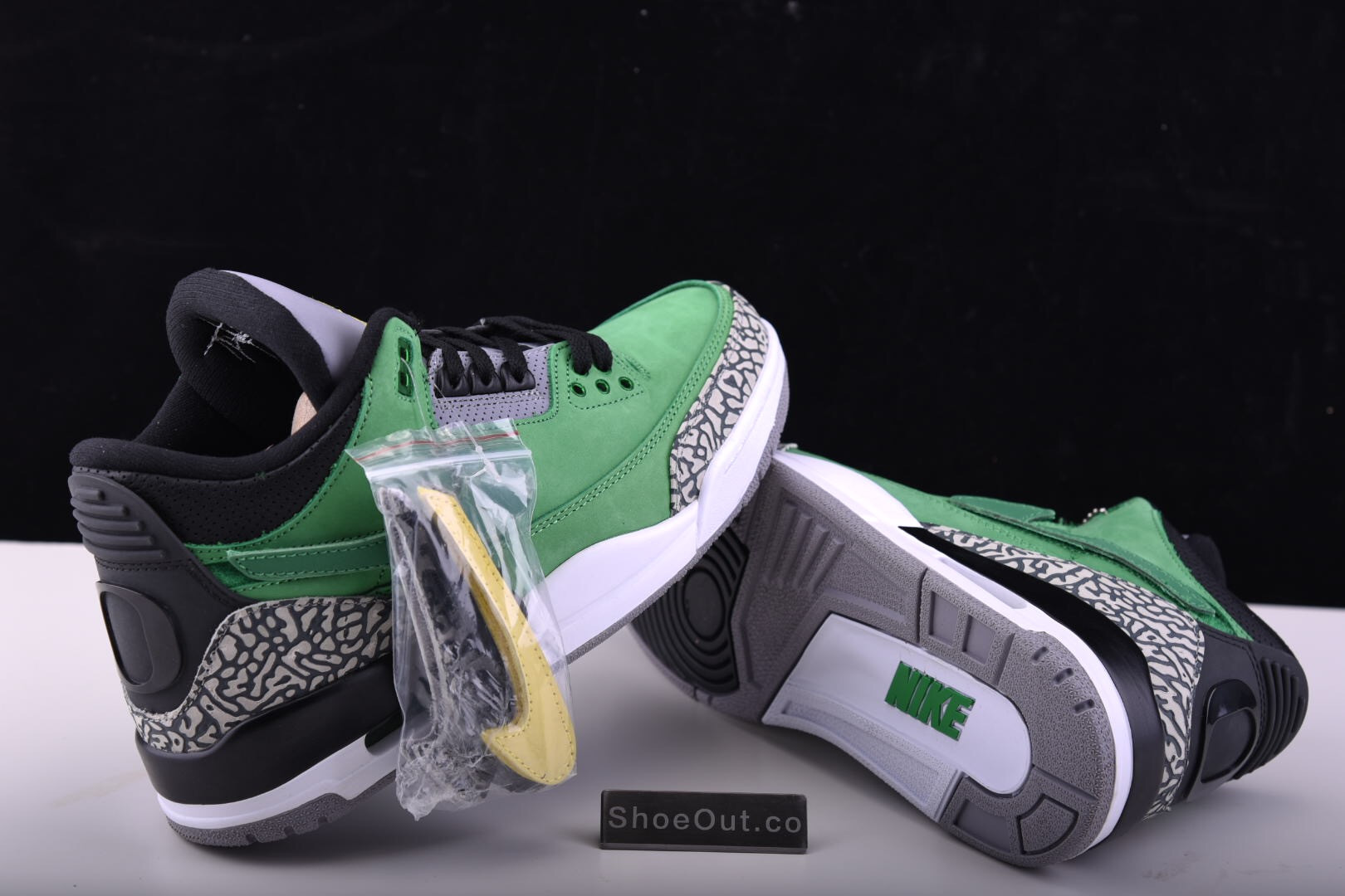 Air Jordan 3 Retro Tinker Oregon Ducks PE shoes