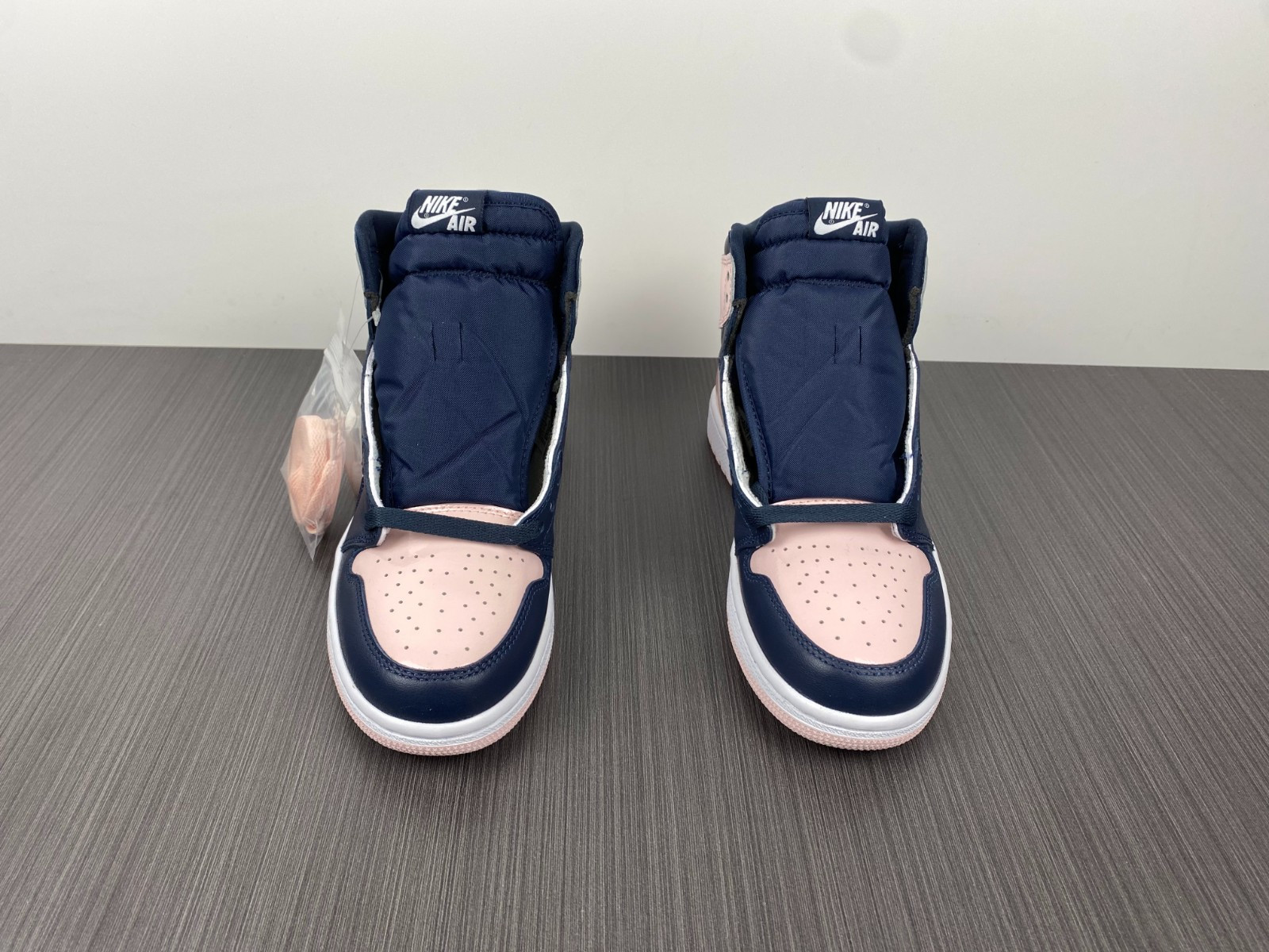 Air Jordan 1 High OG “Atmosphere” DD9335-641