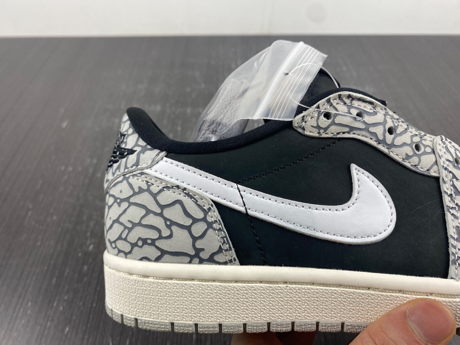 Air Jordan 1 Low OG “Black Cement”  CZ0790-001
