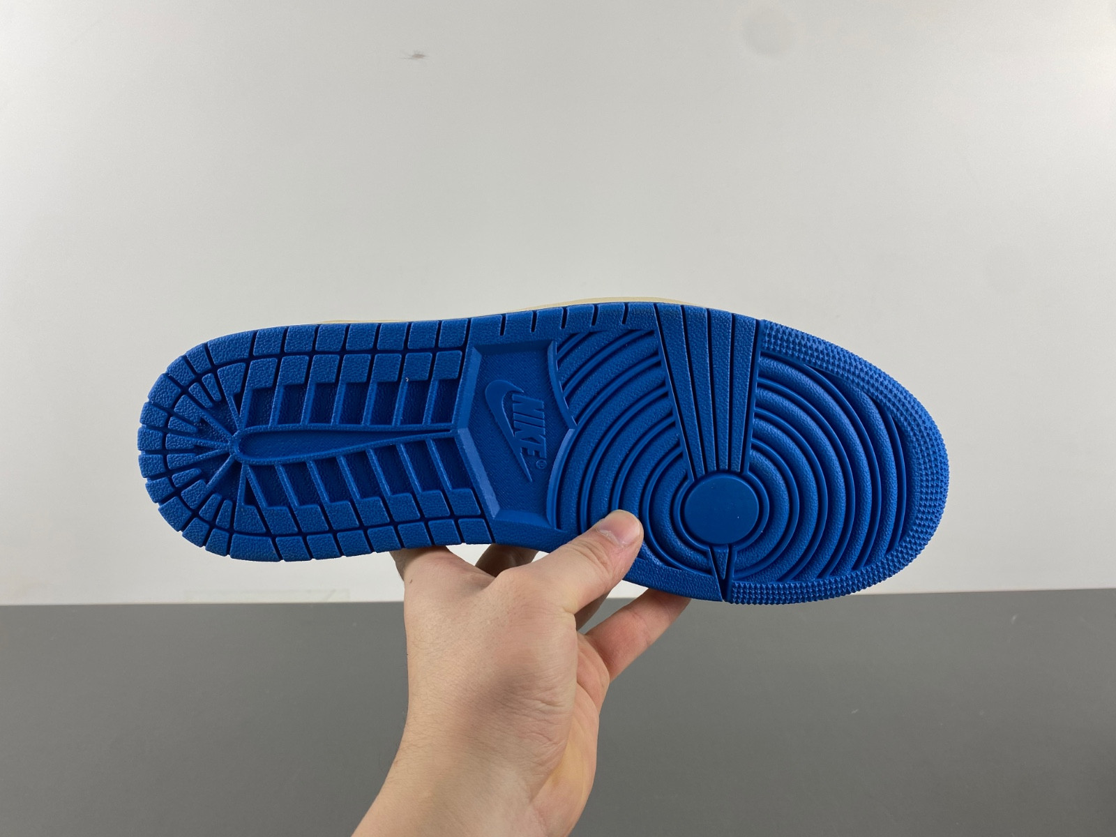 Travis Scott x Fragment x Air Jordan 1 Low OG DM7866-104