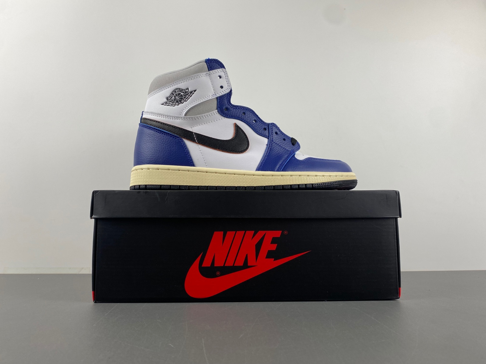 Air Jordan 1 High OG Rare Air “Deep Royal Blue” DZ5485-100