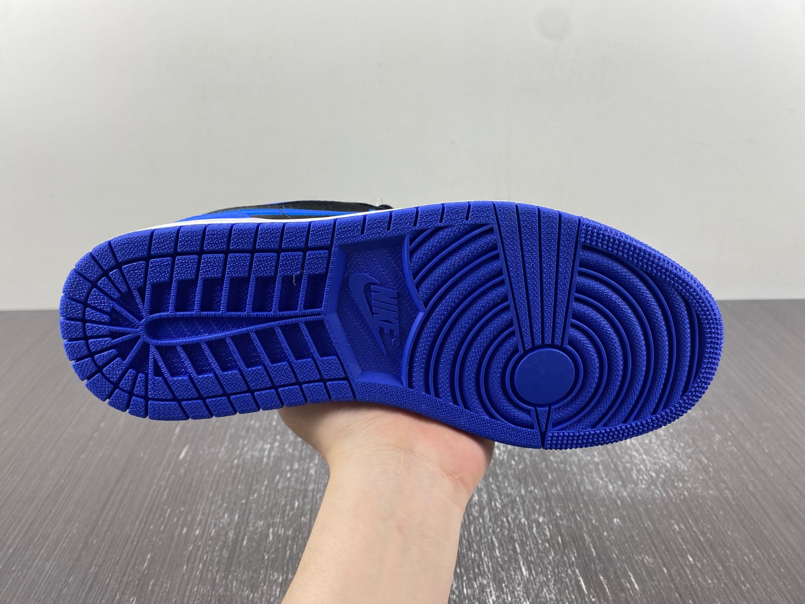 Air Jordan 1 Low OG “Satin Royal” 921193-007-01