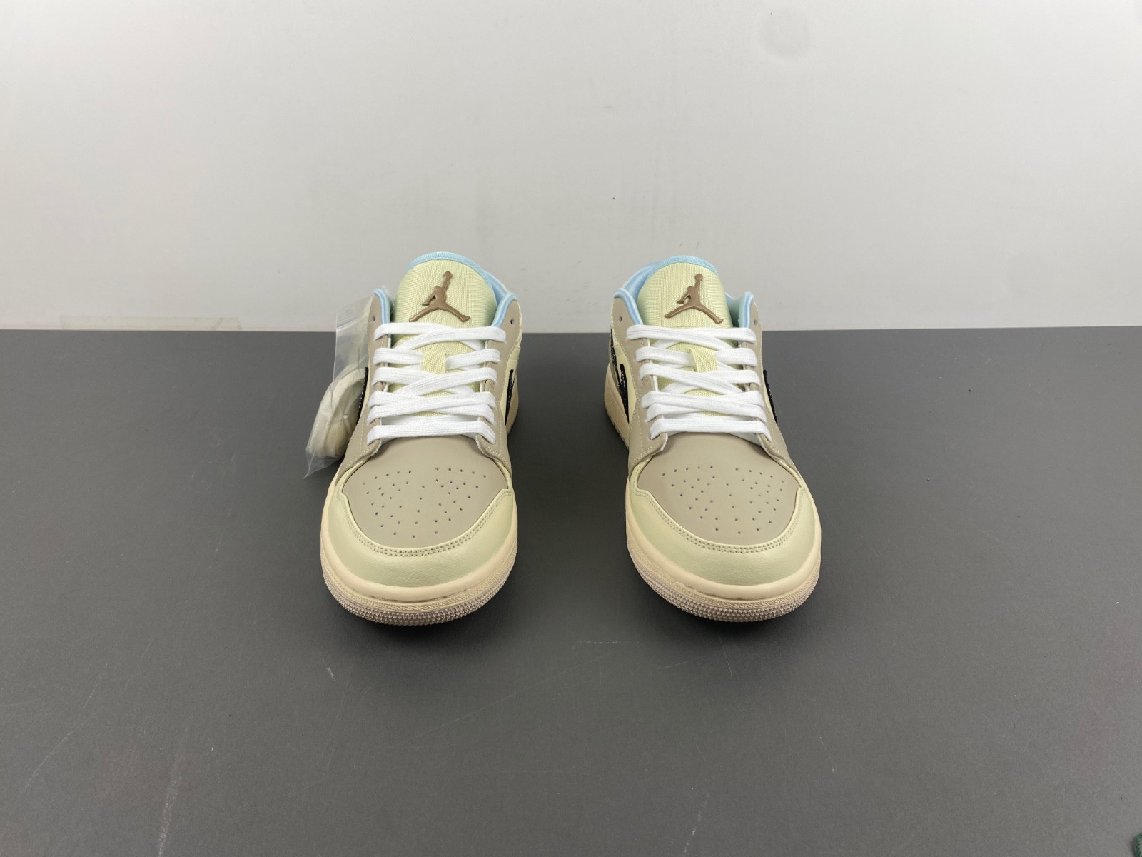 Air Jordan 1 Low “Sanddrift” HQ3440-101