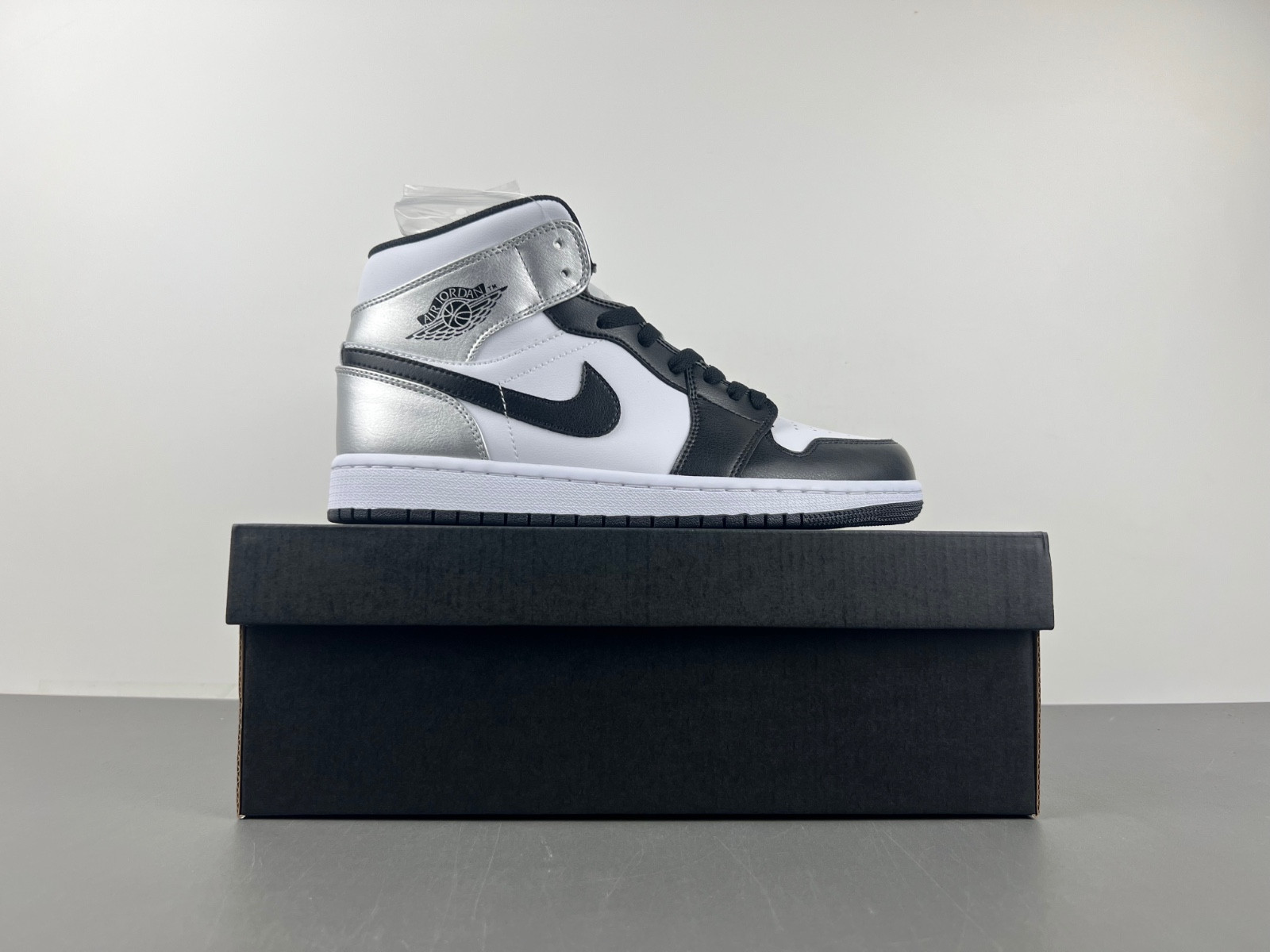 Air Jordan 1 Mid DQ8423-103