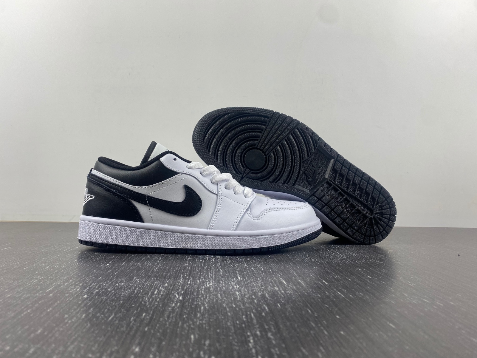 Air Jordan 1 Low 553558-132