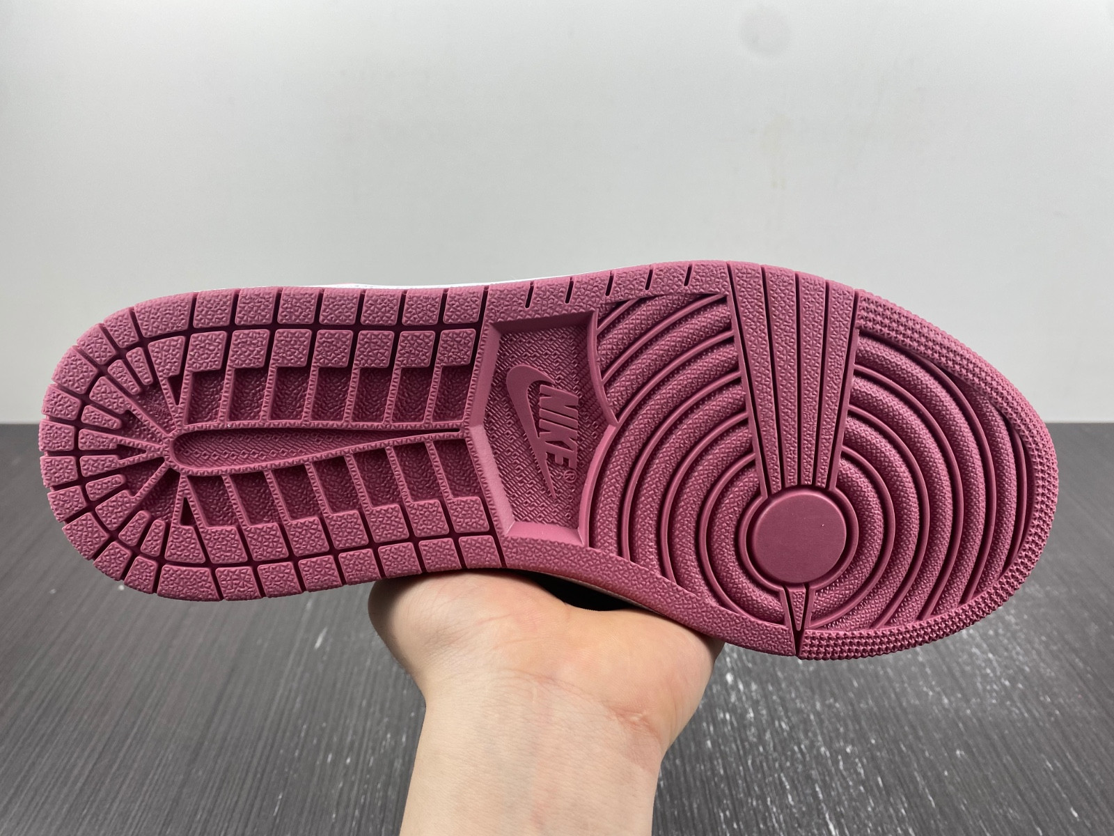 Air Jordan 1 Mid GS “Valentine’s Day” DQ8423-616