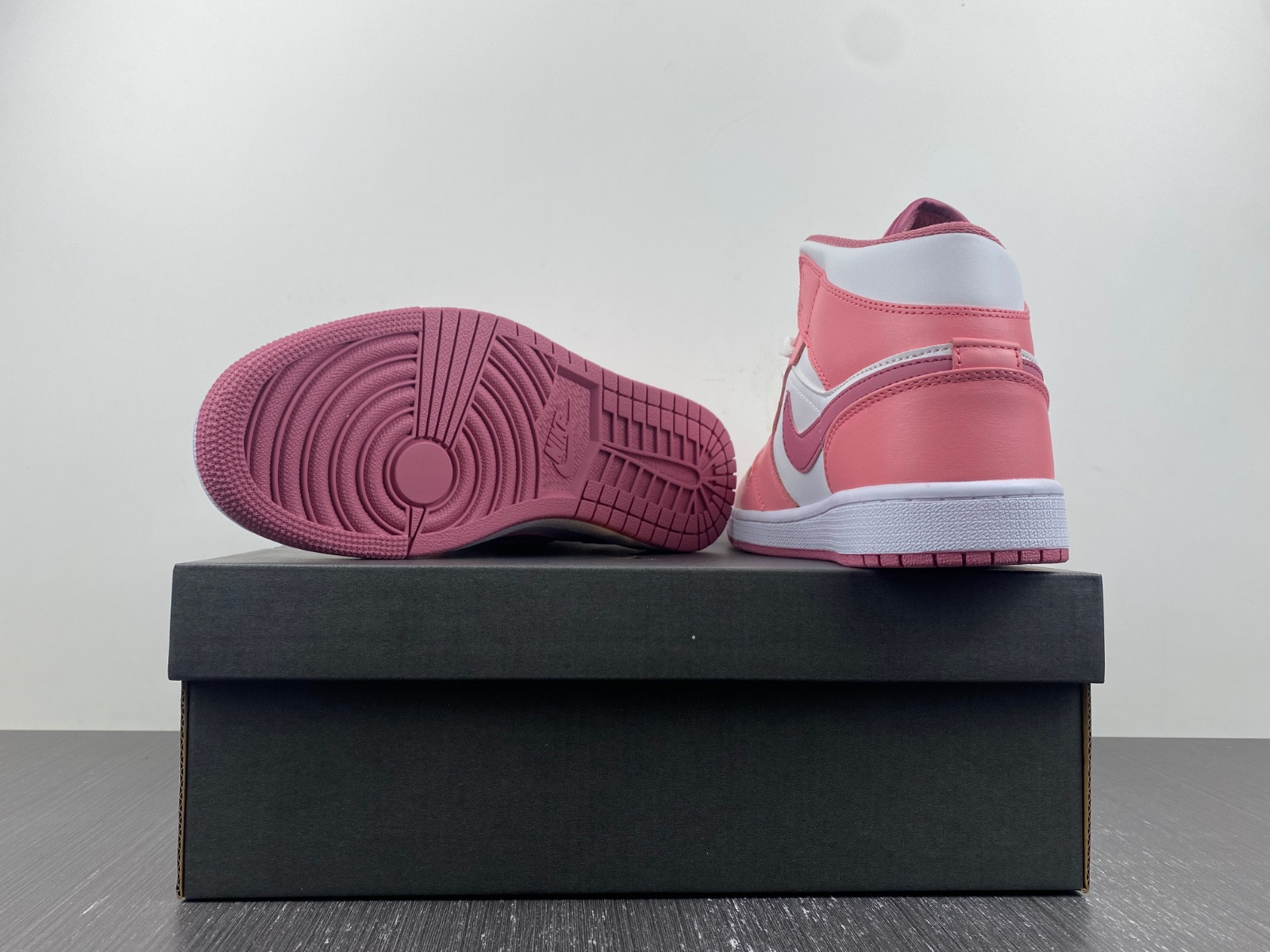 Air Jordan 1 Mid GS “Valentine’s Day” DQ8423-616