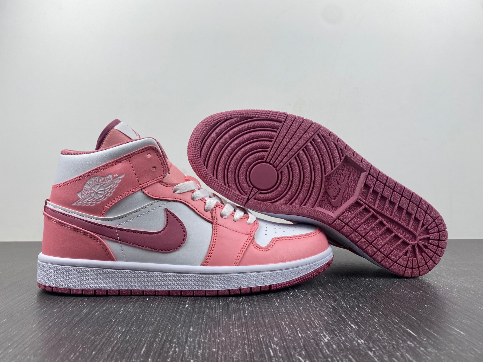 Air Jordan 1 Mid GS “Valentine’s Day” DQ8423-616