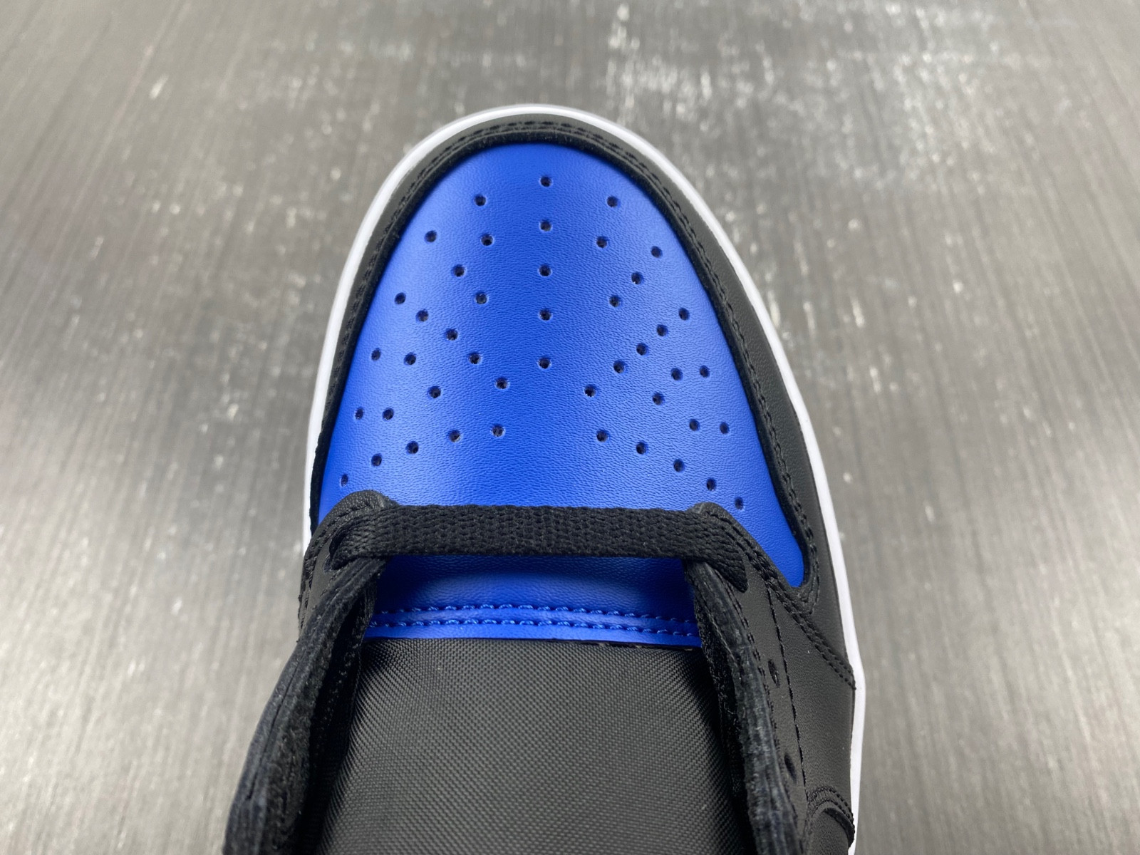 Jordan 1 Retro Low Royal (2015)  705329-004