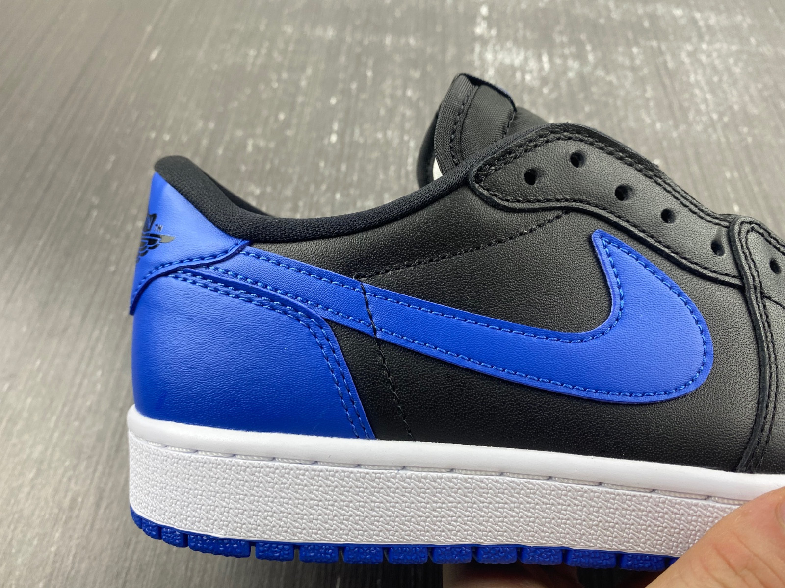 Jordan 1 Retro Low Royal (2015)  705329-004