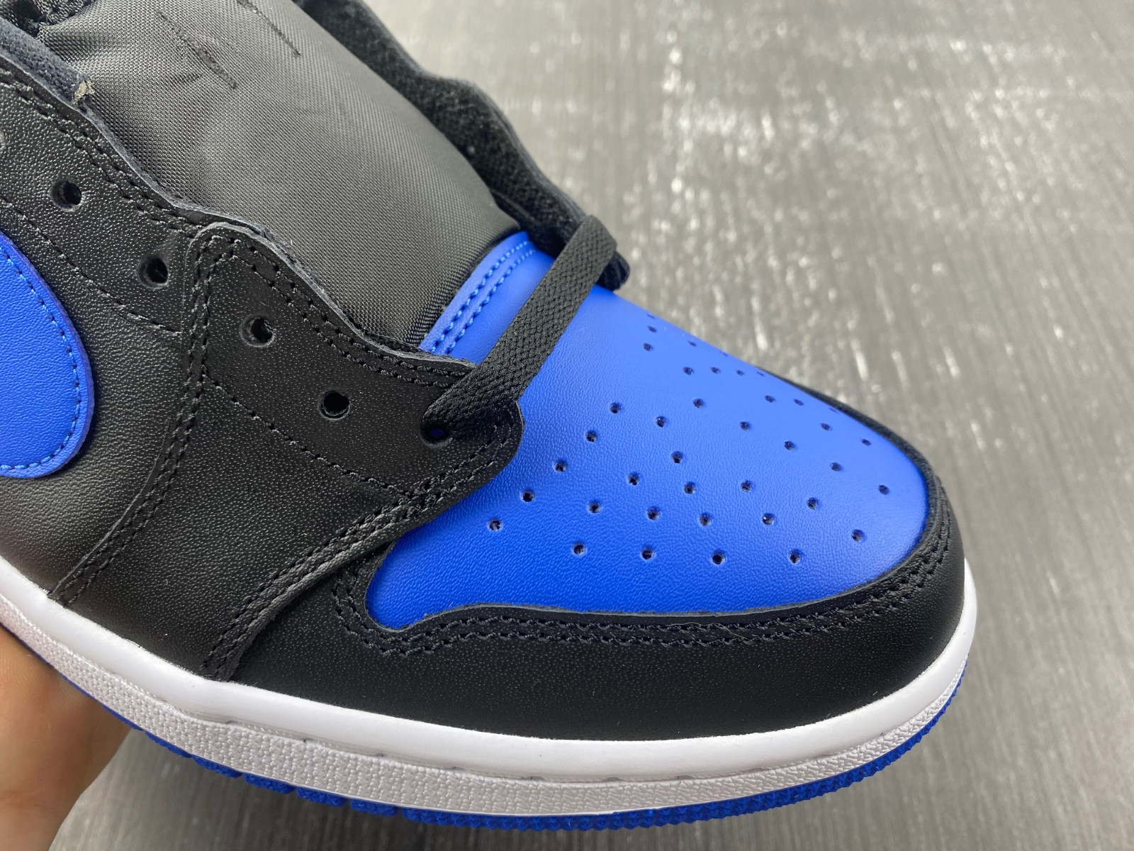 Jordan 1 Retro Low Royal (2015)  705329-004