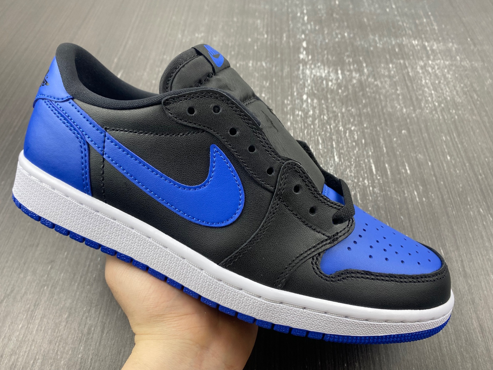 Jordan 1 Retro Low Royal (2015)  705329-004