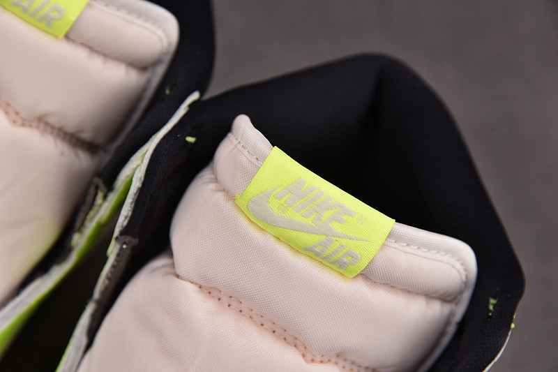 Air Jordan 1 High OG“Volt” 555088-702-01