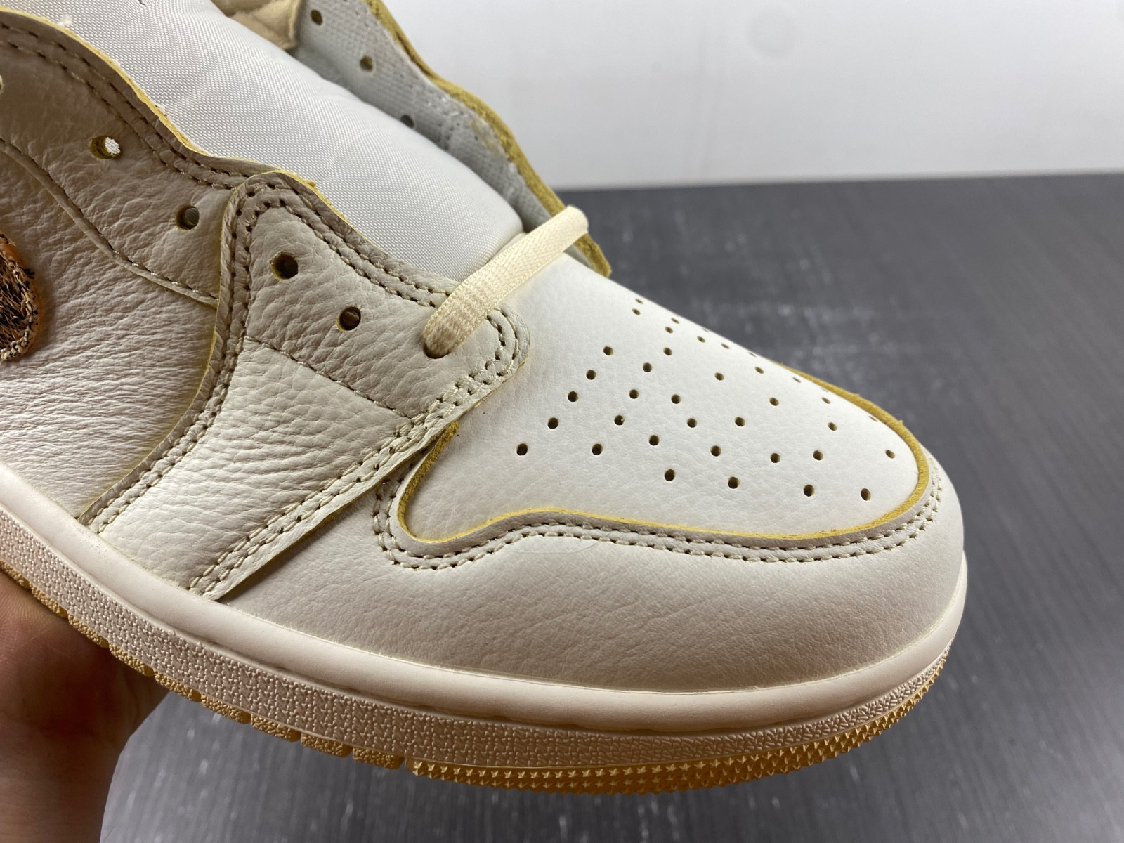 Air Jordan 1 High OG “Craft” FD8631-100