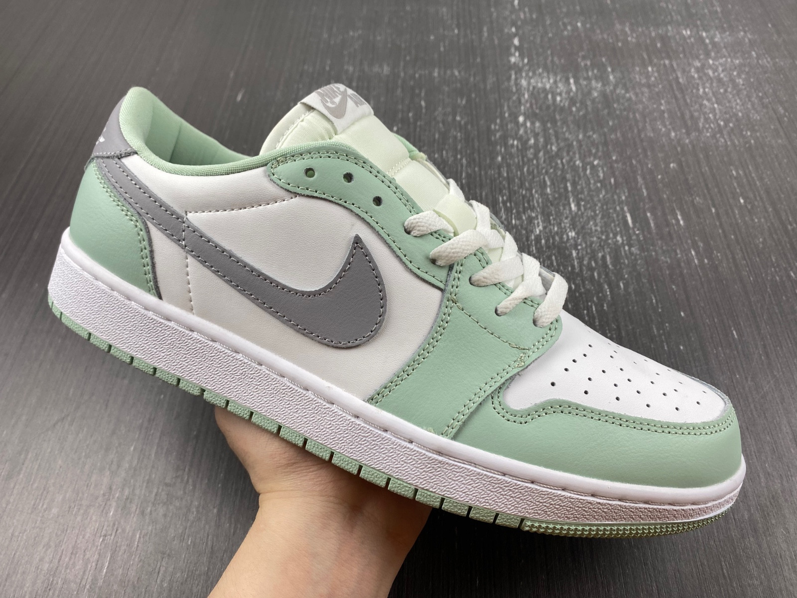 Jordan 1 Retro Low CZ0796-100