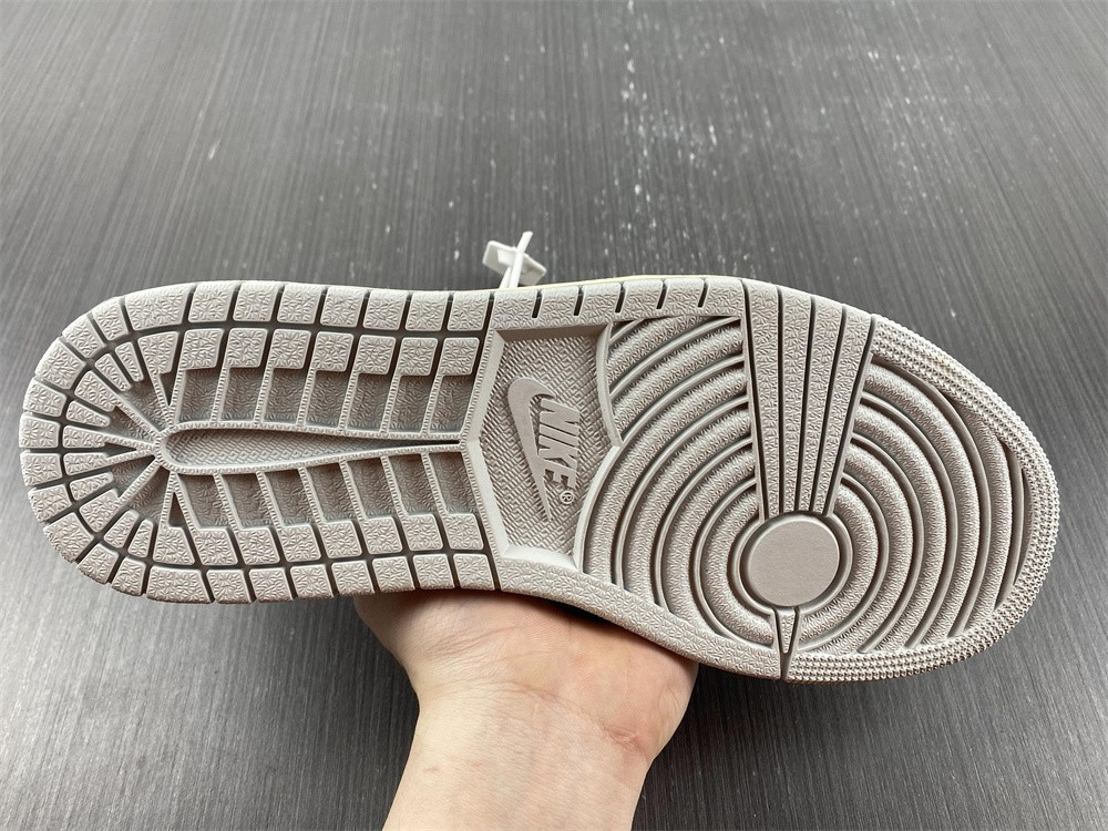 Air Jordan 1 Low DM7866-010-01